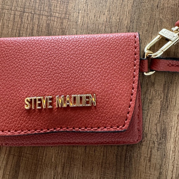 Steve Madden Wristlet - Picture 3 of 4